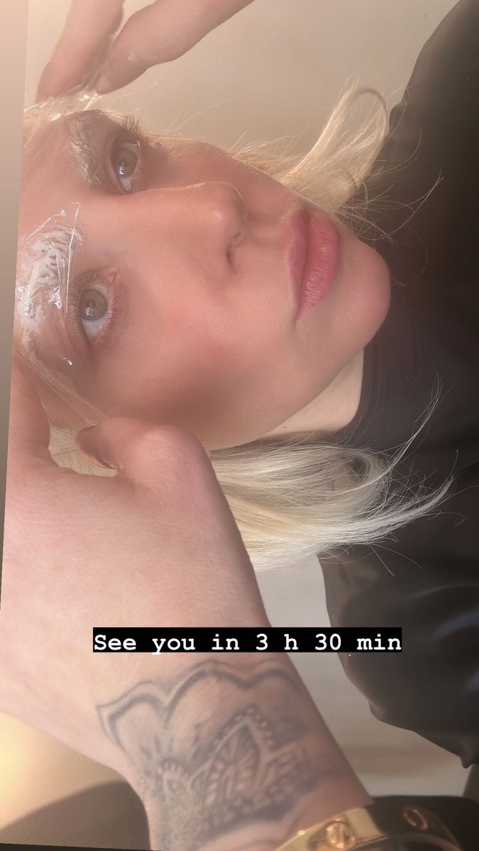 RDTLadyGaga's tweet photo. "Vejo vocês em 3h 30min" - Lady Gaga no Instagram Stories https://t.co/WLXfsT8R5j