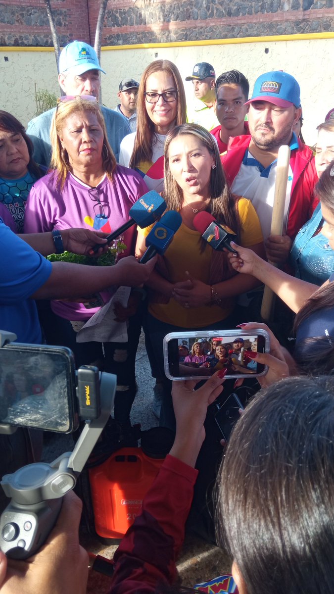 Mujeres Conuqueras: Guardianas de la Tierra: Reconocemos el esfuerzo y dedicación de las 117 mujeres conuqueras del Estado Bolívar. Su labor es fundamental para garantizar la seguridad alimentaria en nuestra región. ¡Apoyemos su trabajo! 👩‍🌾🌿 #MujeresRurales #AgriculturaComunal