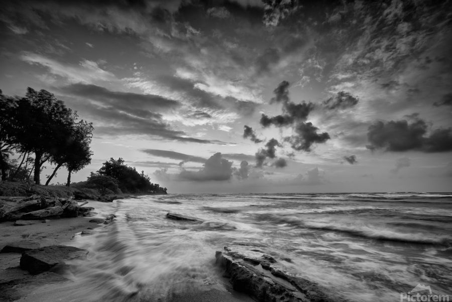 Black and White photography from Hawaii is great way to decorate your walls. #art #landscapephoto #naturelovers #artlovers #landscapelovers #photography #travel #vacation #hawaii #homedecor #wallart #art4sale Please refer to link for info and pricing buff.ly/4dC9lrH