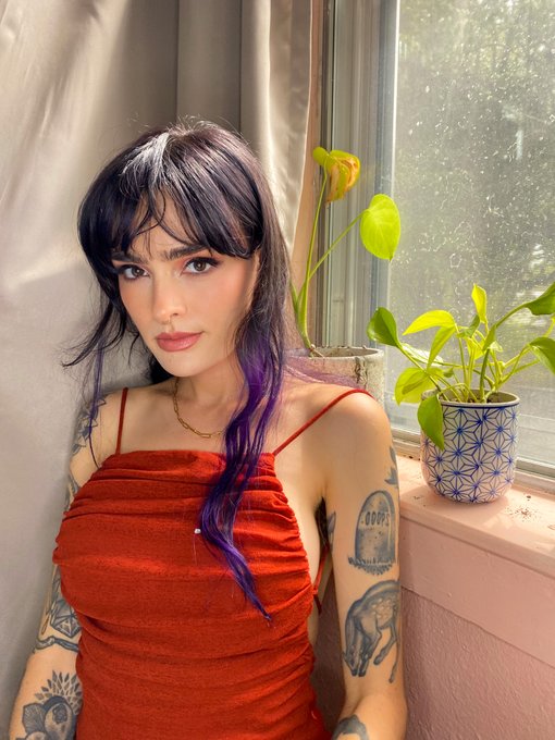 here to make you weak &hearts;️ https://t.co/swnSov7DLO