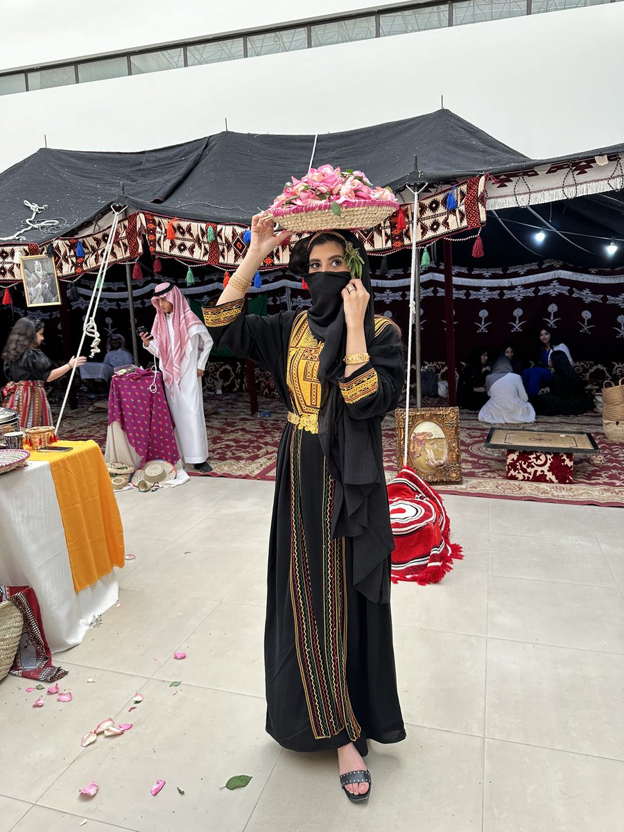 saharalbehairi's tweet photo. Culture day💕
#culture_day
@AlMaarefa https://t.co/wtALJ5m5jQ