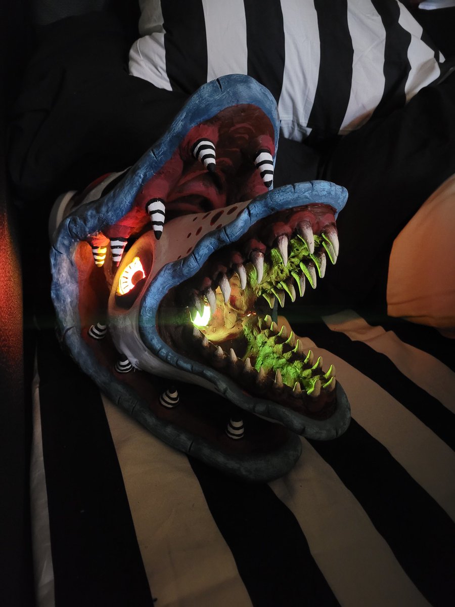 DevilFullmetal's tweet photo. Ummm... I kinda lost my bed to the Sandworm right now.

May or may not be a little excited for the new #Beetlejuice movie~ Though I don't think the theaters would be thrilled with her since no pets are allowed, and she isn't exactly small xD.

#Beetlejuice2 https://t.co/DiSCanCYxz