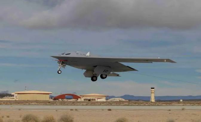 The US Department of Defense has published the first photo of the new B-21 Raider. The photo was taken during flight testing of a strategic bomber at Edwards Air Force Base in California.