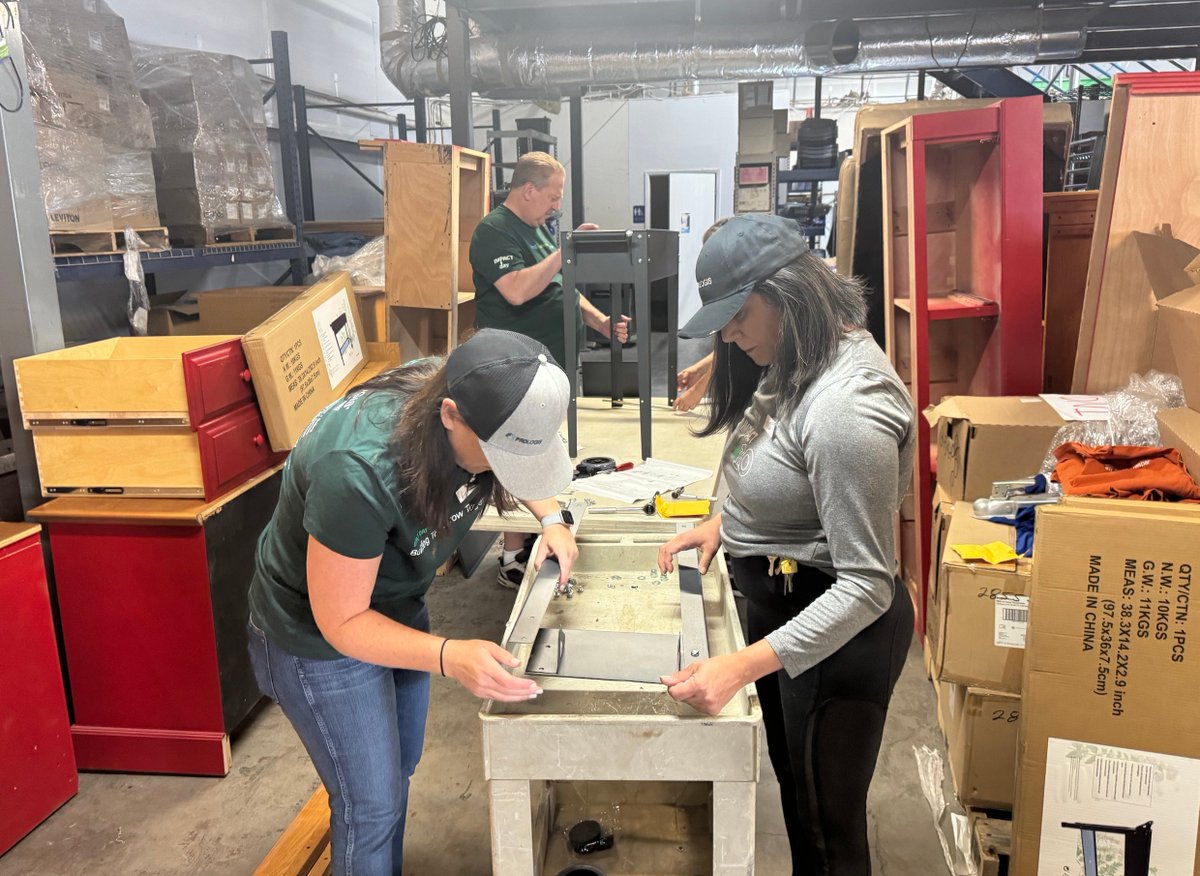 🎉Exciting day at our Phoenix Habitat ReStore as volunteers from @Prologis👷‍♂️👷‍♀️ came out to lend a hand! Thanks for making such a positive impact in our community and for Giving #Arizona a Hand Up!🙌 #PLDImpact
