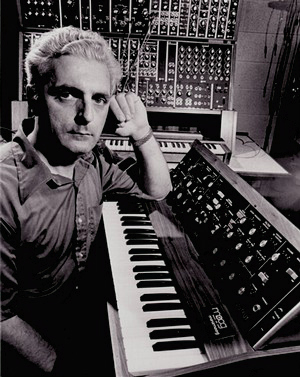 victorcadet's tweet photo. En 1964, cuando el inventor 🇺🇸 #RobertMoog hizo una demostración en la convención de la Audio Engineering Societen en L.A., cambió para siempre la forma de hacer música: había presentado el sintetizador. Ya nada sería igual... Nació el 23May1934. https://t.co/oBK08GminT https://t.co/lwITUYBbz7
