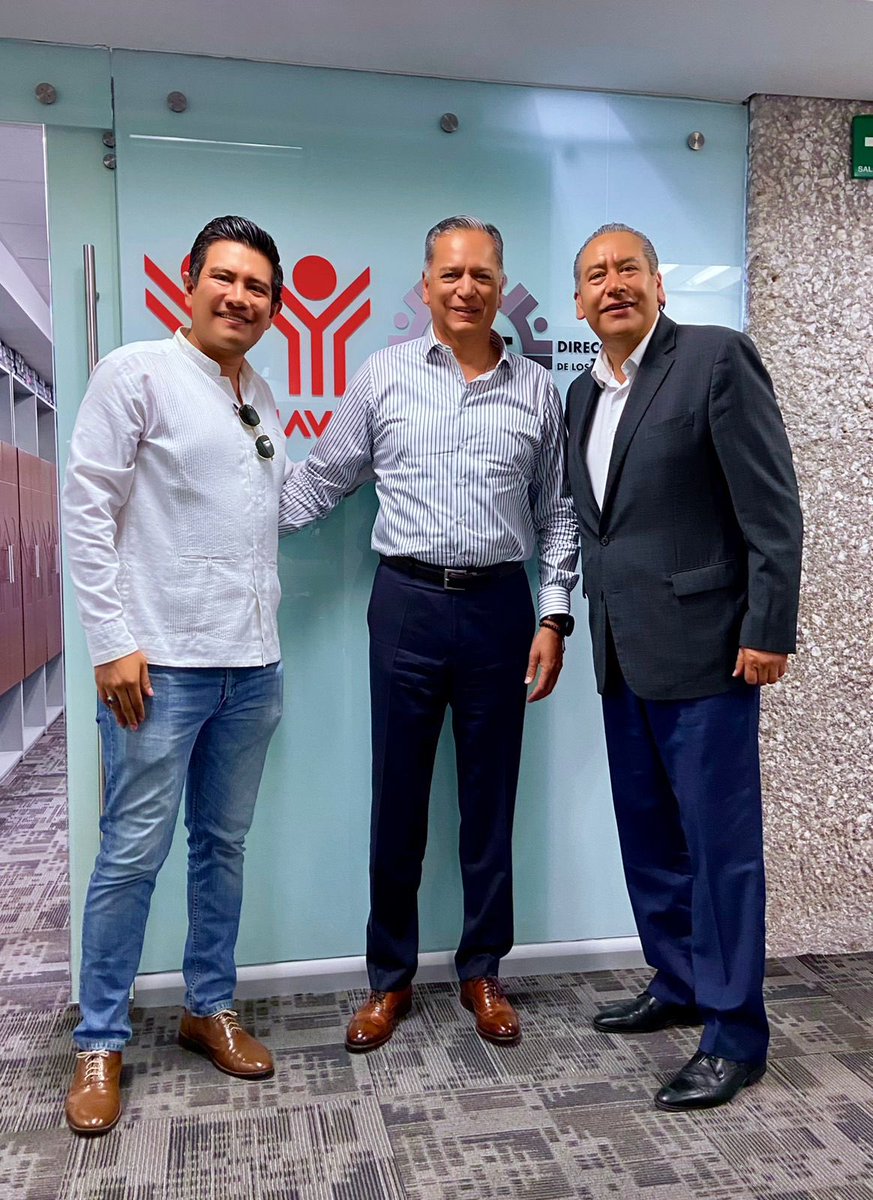 _LeoSoto's tweet photo. Un honor visitar a nuestro Líder de @CTM_MX, Senador @CarlosAceves_, en las instalaciones del @Infonavit para dialogar sobre temas de vivienda para las y los trabajadores de Puebla y Tlaxcala.
También un gusto saludar al Director Sectorial de los Trabajadores @MarioMaciasRobl https://t.co/ZdU6so8FJu