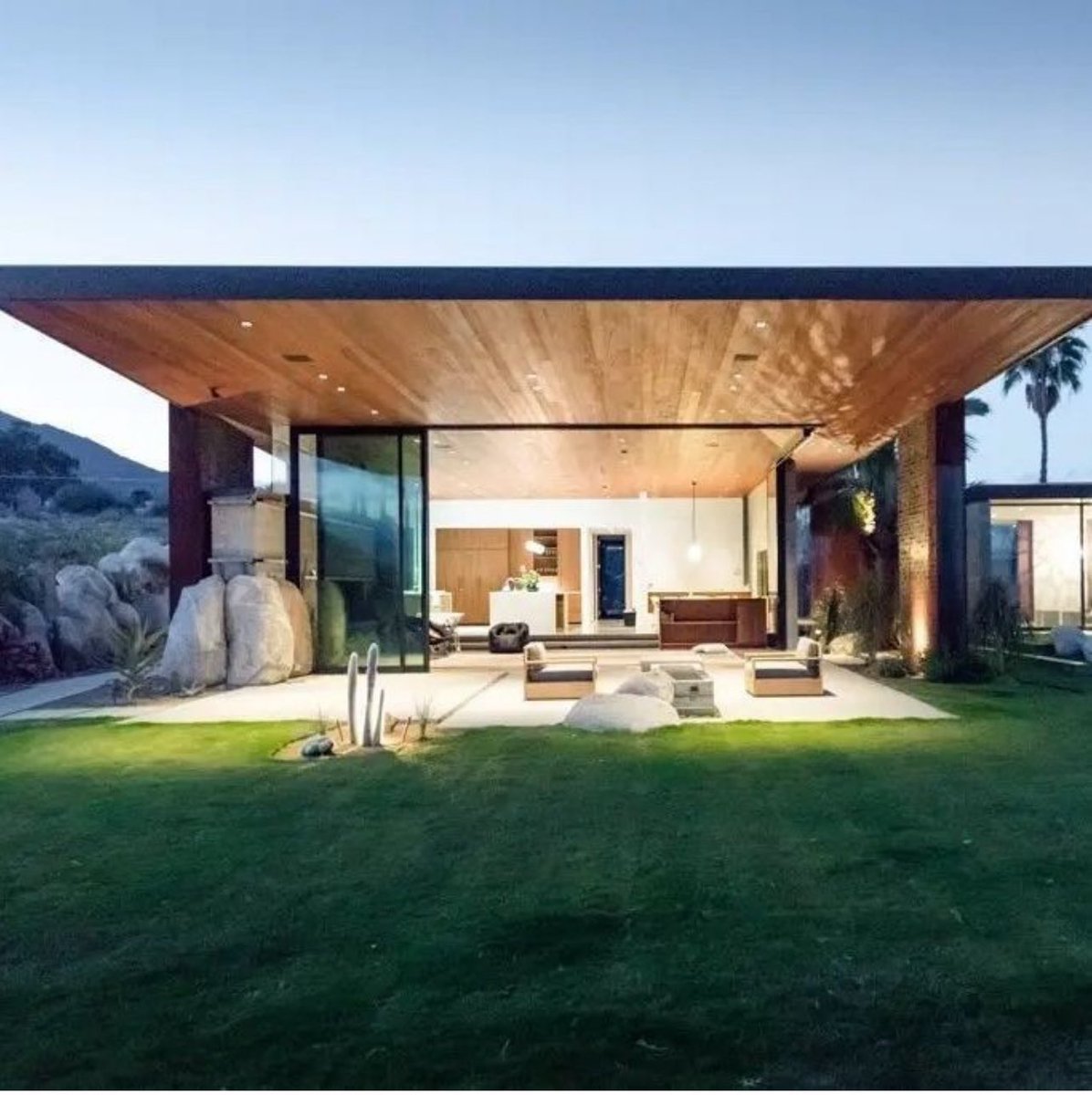 CurvyGreen's tweet photo. Dreamy Home #palmsprings #midcenturymodern https://t.co/heIdF2Aala