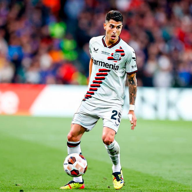 Nicooromero10's tweet photo. Atalanta salió campeón de la Europa League 2023/24 ante el Bayer Leverkusen tras una actuación perfecta de Lookman, donde metió 3 goles.

¿Cómo hizo Atalanta para golear al equipo de Exe Palacios?

[TÁCTICO] https://t.co/XzEAgEgEcX