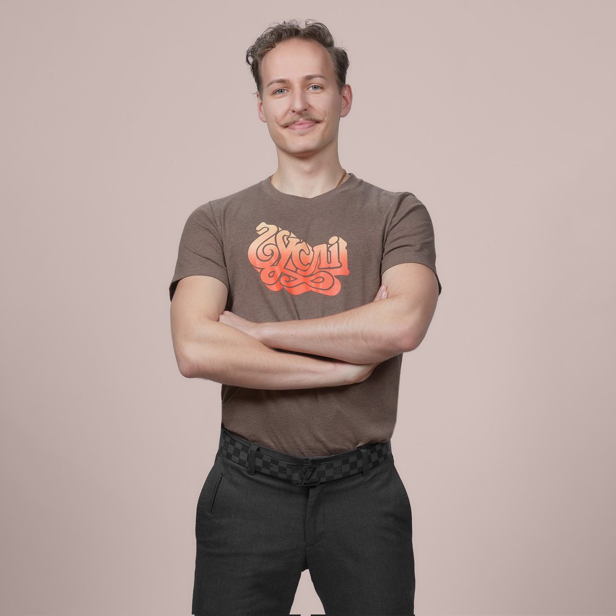 Hoosli's tweet photo. The Hoosli Retro T is silkscreen printed on a high-quality Bella + Canvas Unisex Heather Brown shirt. 50/50 Cotton Poly blend.

Limited supply available! https://t.co/P6LJBe5cGV