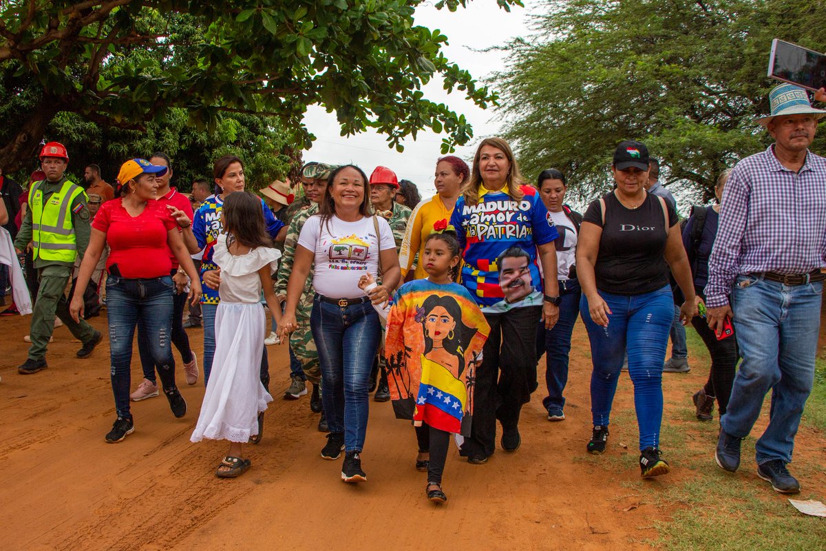 Regresamos a la tierra del sol amado, el 1x10 del Buen Gobierno se desplegó en la parroquia Eugenio Bustamante, municipio Maracaibo.

Se ha realizado una extraordinaria jornada médica integral en la
Base de Misiones Socialista Hugo Chávez Frías. 

<a href="/NicolasMaduro/">Nicolás Maduro</a>