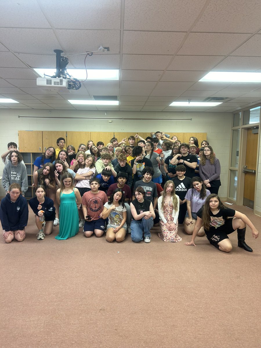 MrsGray_RMS's tweet image. The end of the school year always brings a flood of emotions. Excitement. Sadness. Joy. Pride. Anticipation. Love.
Our community fit so well together and it is a year I will always cherish! Thank you 7/8 for a great year. 🫶🏼🫶🏼🫶🏼
#year12 #montessori @mps_russell @Clairekenken