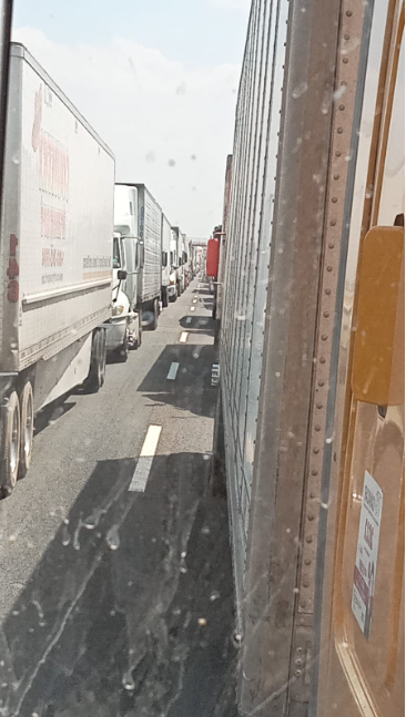 aleaxion_mx's tweet photo. Buen Dia
@GN_Carreteras
@CNAC_GN
@CAPUFE tendrán algún reporte de incidente en el Km. 145 de la carretera SLP-QRO. a la altura de Santa María del Rio? trafico detenido..comparto Coordenadas: 21.7637-100.696  gracias, saludos..!! https://t.co/7cEt2bpJ3G