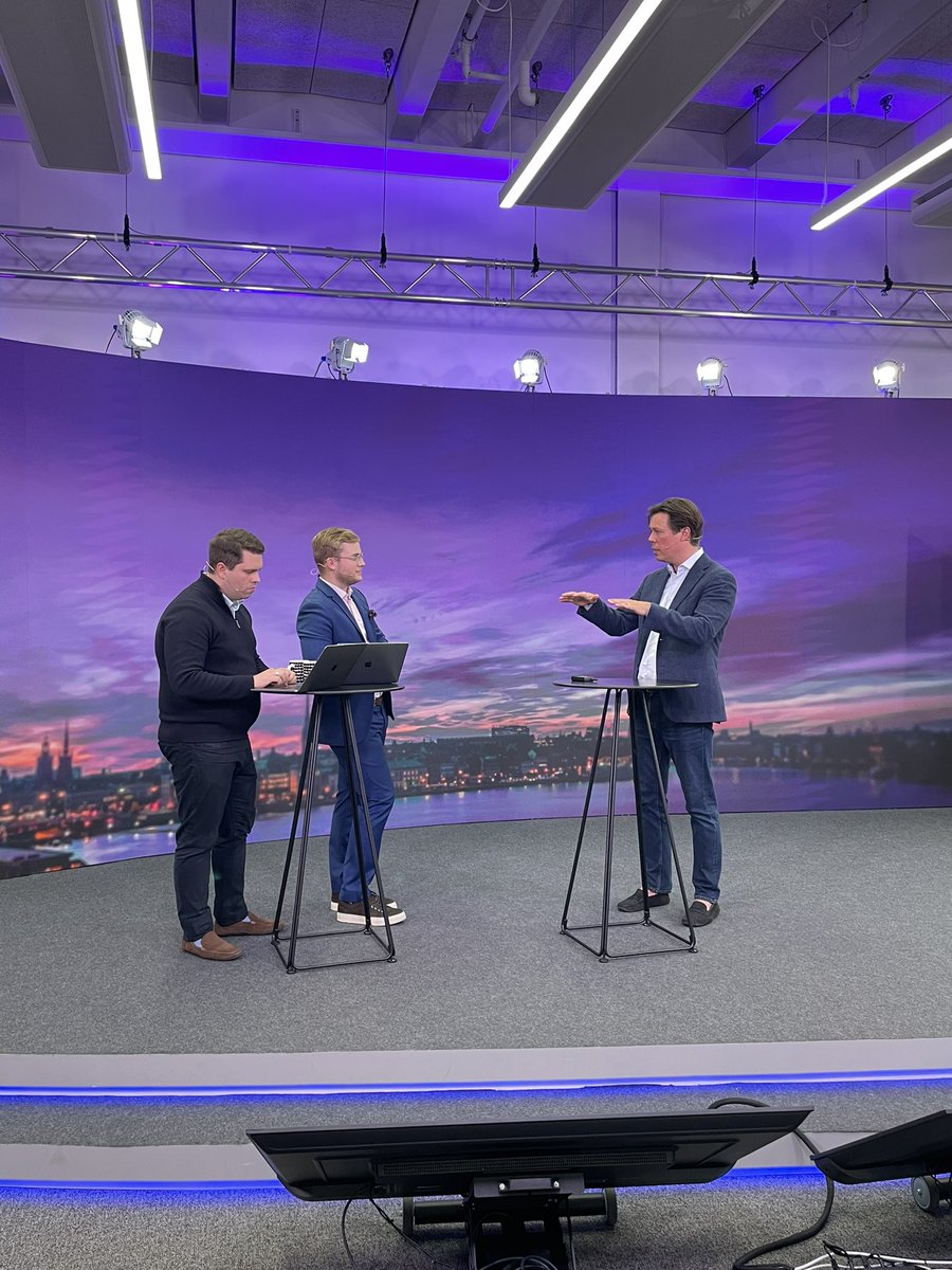 Ni missade väl inte kvällens avsnitt av #uppesittarkväll? Grym laguppställning! Andreas Brock från <a href="/brockmiltoncap/">Brock Milton Capital</a> och <a href="/HannaWachtmeist/">Hanna Andreen</a> från Flat Capital. Även <a href="/Inderes/">Inderes</a> <a href="/InderesNordic/">inderes.se</a> bjöd på en schysst analytiker 🌟 Finns här: youtube.com/live/AOTy8RS1V…. <a href="/aktiealbin/">Albin Kjellberg</a> <a href="/Investeraren/">Nicklas Andersson</a>