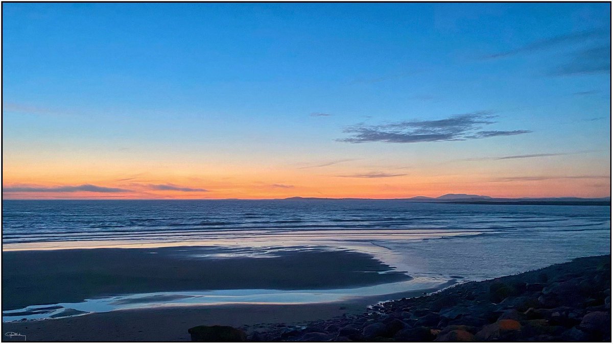 Long after sunset. Love these spring nights when the day just doesn’t want to go to bed ……………… 🧡💙
#spring #surfing #strandhill #sligo #wildatlanticway #ireland ☘️