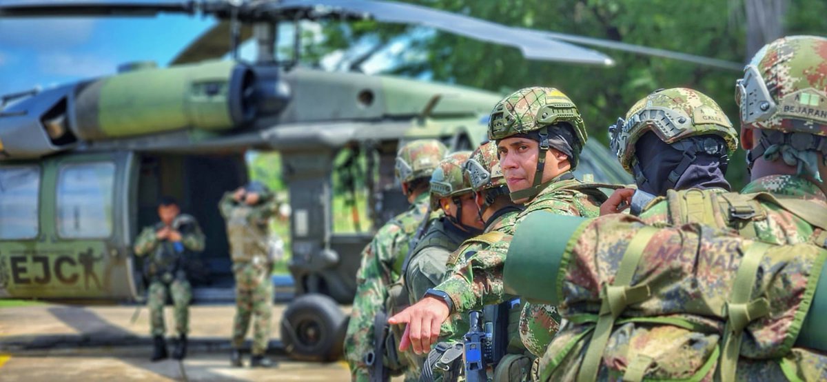 El deber de un soldado es llevar a sus compatriotas protección y tranquilidad, por eso estamos #SiempreFirmes trabajando por la seguridad del pueblo colombiano.