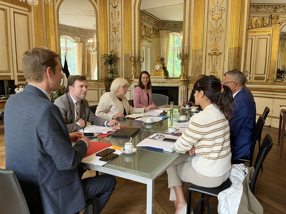 samiabadat's tweet photo. Aux côtés du Président @CyrilleMelchior à l'occasion d'un rendez-vous constructif avec @CaVautrin, où il a défendu les dossiers importants pour @departement974 : prise en compte des spécificités ultramarines pour les sujets #emploi et #vieillesse.
#OutreMer #differenciation #spécificités #territoires #AuservicedesReunionnais.