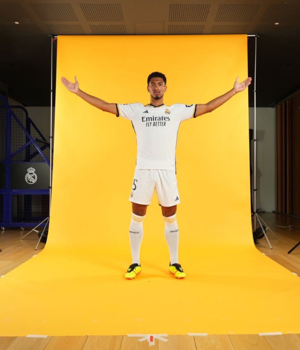 RMadridUniido's tweet photo. Abro hilo con todas las fotos de los jugadores del Real Madrid previas a la Final de la Champions League en Wembley. 

Somos el equipo con más carisma de la historia. 

[ UN HILO ]🧵 https://t.co/UfKWop5WTz