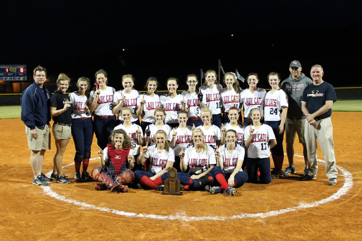 ECHSLadyCatSB's tweet photo. #OTD in 2013, the Lady Cats defeated Butler County in the 12th District Championship, 4-1.  The 2013 team would go on to make Edmonson County's first-ever fast pitch era appearance in the KHSAA Region 3 Championship and finish the season with a record of 29-6. https://t.co/1ljZlyG1dS