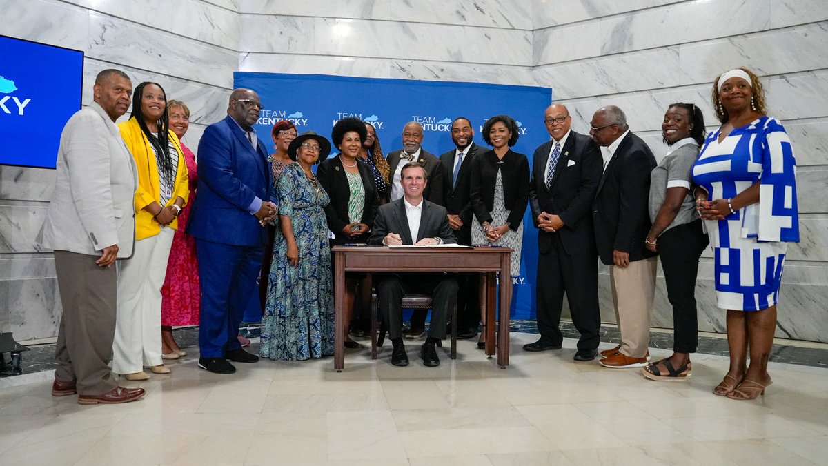 Here is #Kentucky @GovAndyBeshear's executive order mirroring the #CROWNAct, which failed to come out of the Republican-controlled legislature.

The order prohibits discrimination in state government workplaces based on natural hairstyles such as braids, locs and twists. #KYGov