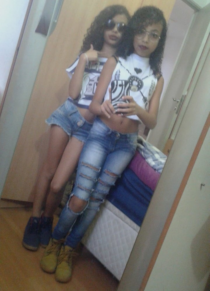 HOWLSMUSAH's tweet image. eu e minha irmã saindo em 2016 era tipo 
" #pretinhadopoder #cachos #tumblr #sisters "