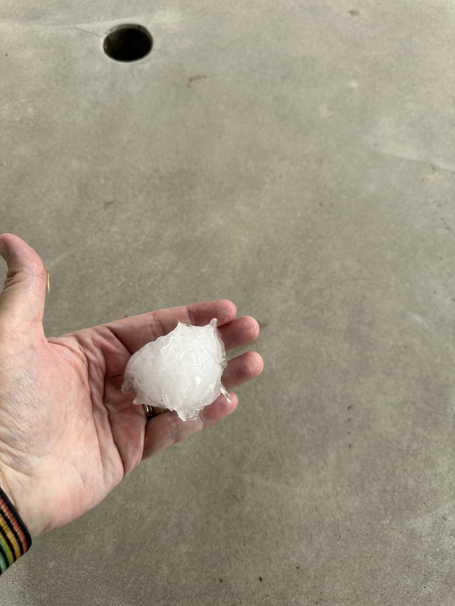 HookEm0713's tweet photo. @TxStormChasers Hail in San Angelo. https://t.co/j8OlvOeTn0