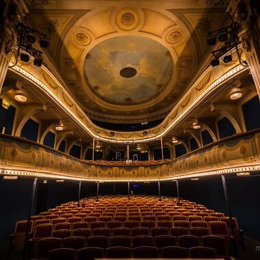 DAACGrenoble's tweet photo. Retour en photos sur le très beau concert du chœur académique @acgrenoble au théâtre Ponsard. Merci à Mme la Rectrice pour son soutien @HeleneInsel et notre prestigieux partenaire @SpiritoMusic. @patrice_gros @IAuzies #planchoral https://t.co/9yDrWxzWV7