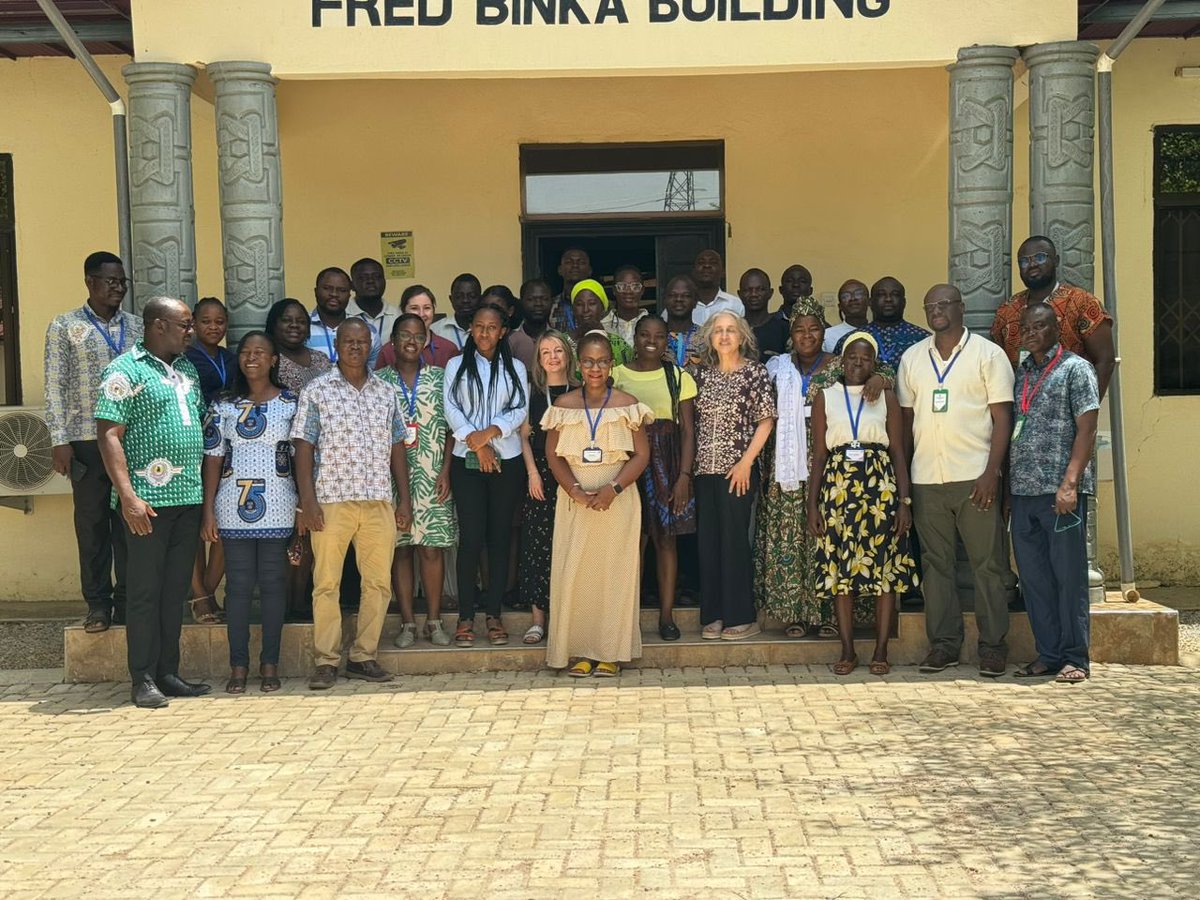 becca_jopling's tweet photo. In April we had a fantastic week at the Navrongo Health Research Centre training and learning from each other for the Youth In Mind trial. We will test the feasibility &amp; acceptability of a task shifted intervention for depression for adolescents age 15-18 https://t.co/X0m6wbXAx5 https://t.co/A7HwfY8N5g