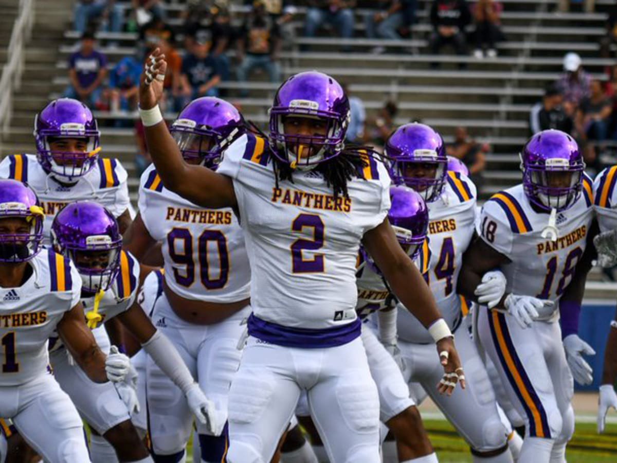 #AGTG After a great conversation with @mooreathletics I’m truly blessed to receive an offer from @PVAMU_Football @mcdowell_bubba @CoachBurton1 @HightowerFB @coachanthony46 @Ichabod_CMac6 @quentin_spiess @mdbates