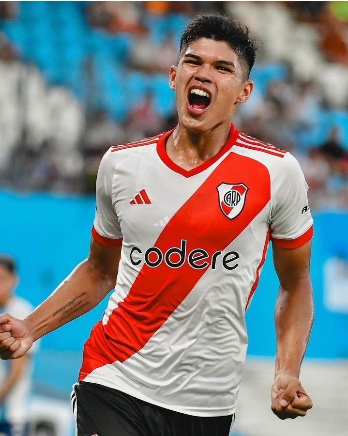 riverinformati's tweet photo. 🚨 Todo parece indicar que Alexis Gonzalez, jugador de la reserva, se ira a préstamo a Central Córdoba. Por ahora se desconoce si será con opción de compra o no el acuerdo. https://t.co/0KHWjIu44R