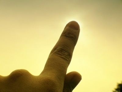 medinalorca's tweet photo. ASÍ ESTÁN TODOS LOS DEFENSORES DE LAS VACUNAS COVID viendo como sigue muriendo gente todos los días por ACV, Infartos y Cáncer. ¿Hasta cuando siguen tapando el Sol con un dedo? #ClaudioIturra #AztraZeneca #Pfizer #Moderna https://t.co/RZbZag6xW4
