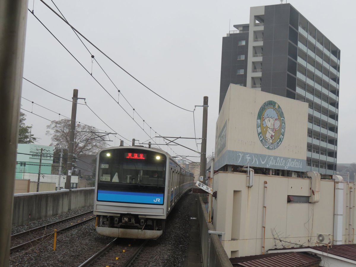 仙石線本塩釜駅に進入する、東塩釜行き下り列車。
左側に見える看板が、いまも変わっていないようです。
(左)1998年3月16日
(右)2024年4月6日
#仙石線 #本塩釜駅 #ビフォーアフター