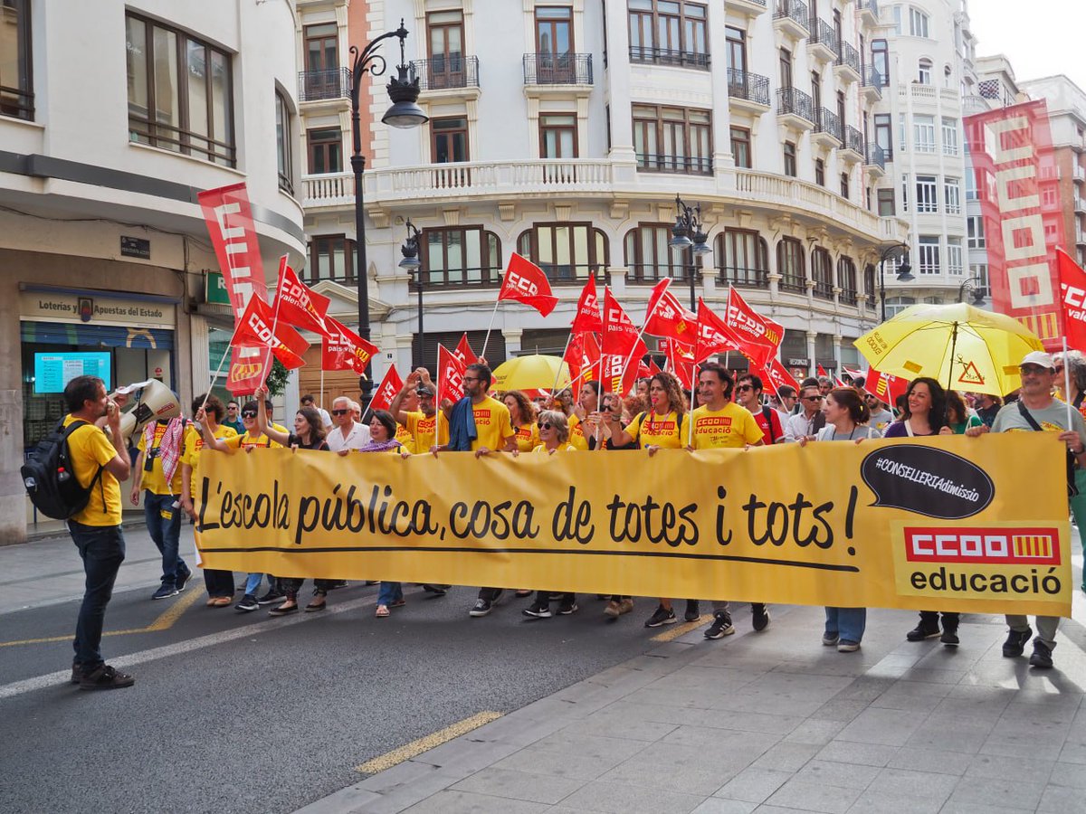educacio_ccoopv's tweet photo. 💪Gràcies a totes i a tots per donar suport a la #Vaga23M per l'educació pública!

Especial agraïment a Estrela Roja de Benimaclet per fer-nos la manifestació tan divertida i emotiva. Continuem la lluita!✊️

#EscolaPública
#DefensemLEducació https://t.co/4grnQEtilG