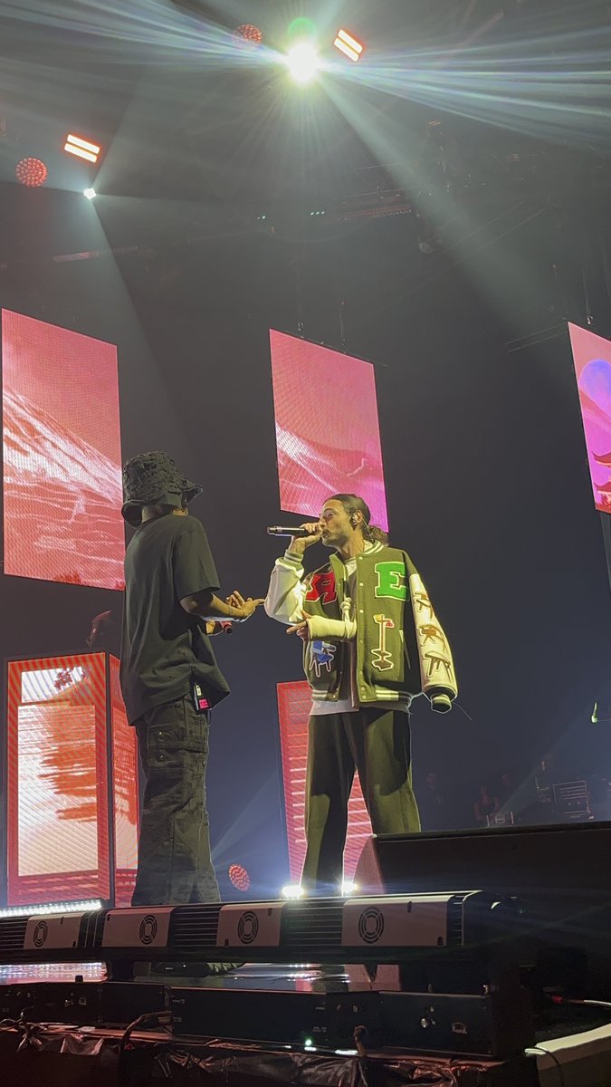SolaLuneaccount's tweet photo. Meilleur concert de ma vie, sachez le. https://t.co/RiXme9jJyF