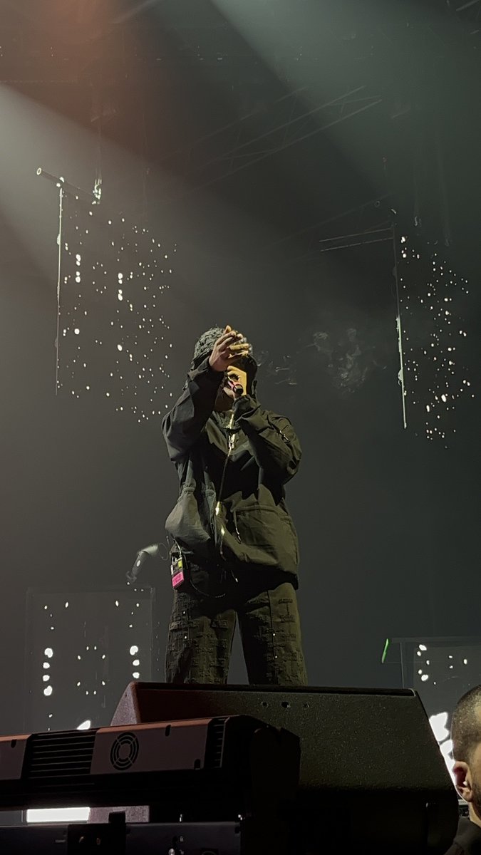 SolaLuneaccount's tweet photo. Meilleur concert de ma vie, sachez le. https://t.co/RiXme9jJyF