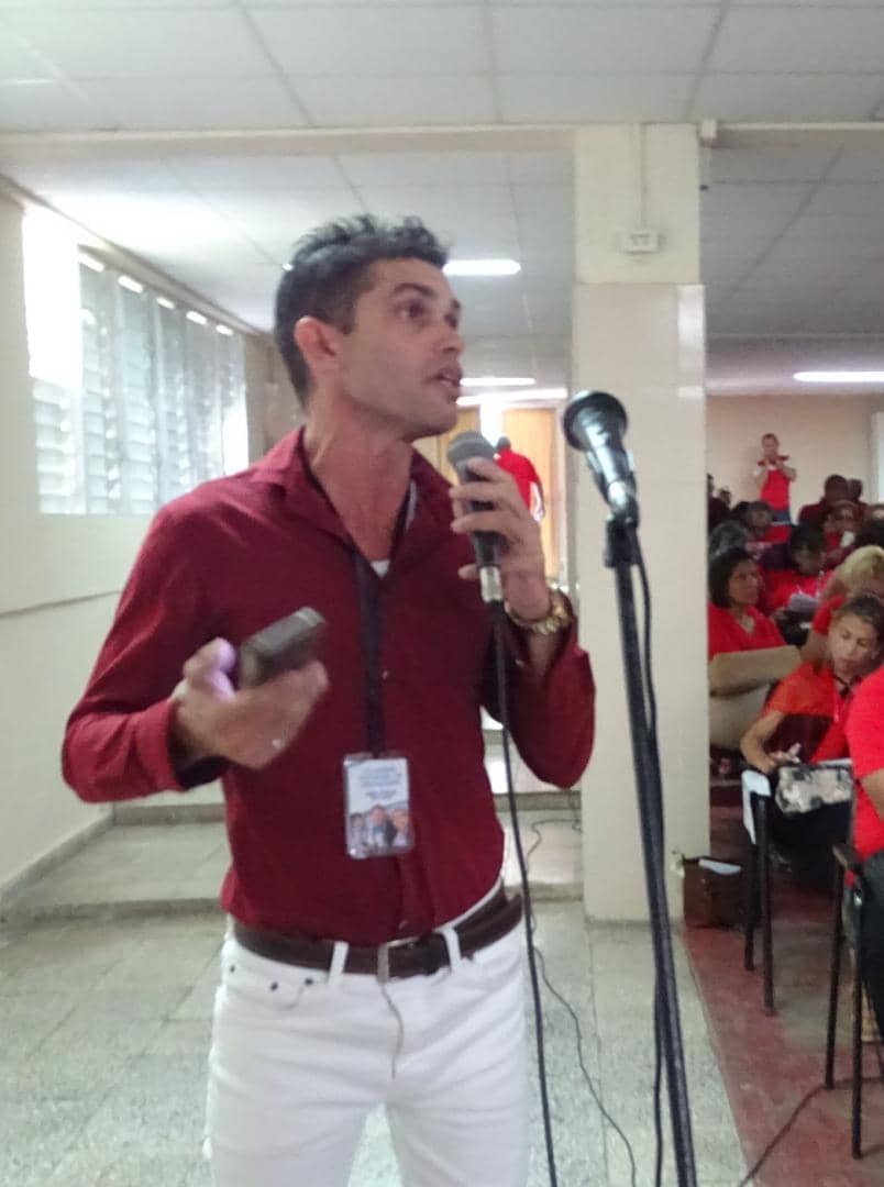 En el marco del Seminario Provincial de preparación del curso escolar 2024-2025 se intercambia acerca de la gestión de los recursos humanos y su profesionalización. #EducaciónGranma #CubaViveEnSuRecuerdo @DiazCanelB @btan0987 @ortiz_uriarte