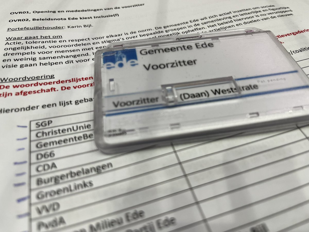 Daan Weststrate (@daanweststrate) on Twitter photo Stilleven van een vergadervoorzitter. Naast een informatieve bijeenkomst ook nog één oordeelsvormende vergadering <a href="/RaadEde/">Gemeenteraad Ede</a> over voorgezeten. #voorzitter Stilleven van een vergadervoorzitter. Naast een informatieve bijeenkomst ook nog één oordeelsvormende vergadering <a href="/RaadEde/">Gemeenteraad Ede</a> over voorgezeten. #voorzitter