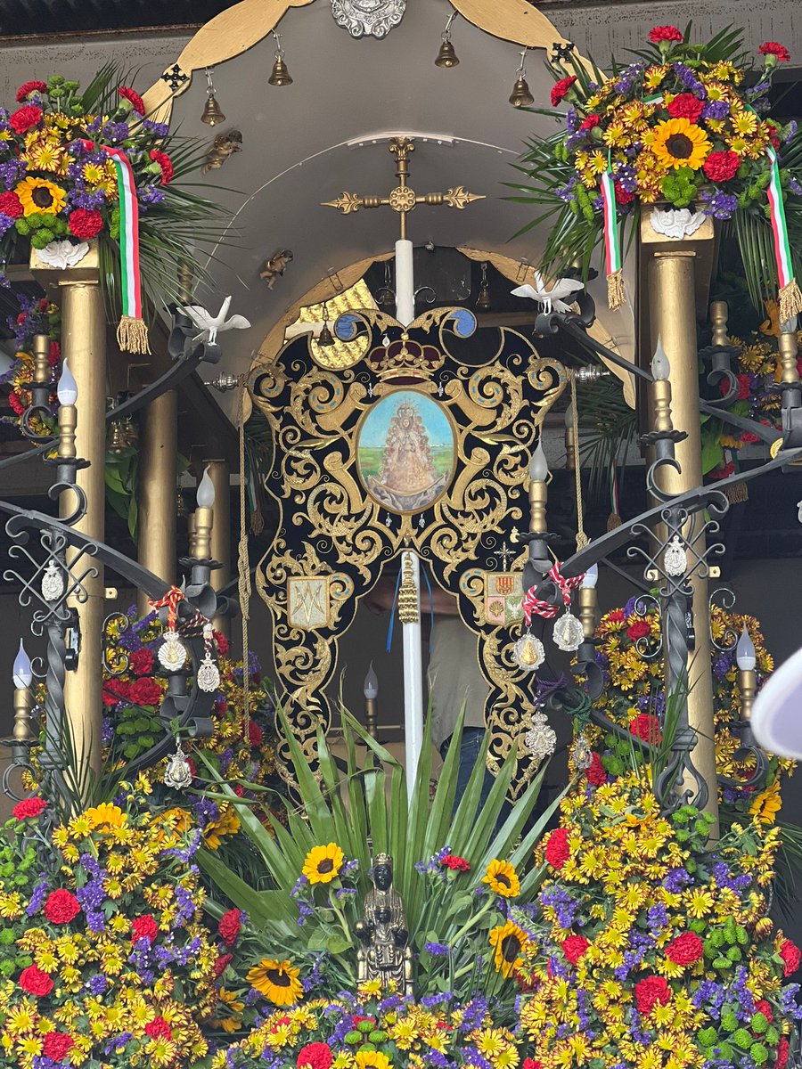 ROCÍO 2024 | El pasado 16 de mayo la Hdad de Ntra. Sra. del Rocío de Cornellá inició su peregrinar desde Almonte hacia el Rocío. A su paso por la Parroquia de la Asunción se rezó la Salve y luego recorrimos sus calles hacia el camino de los Tarajales.