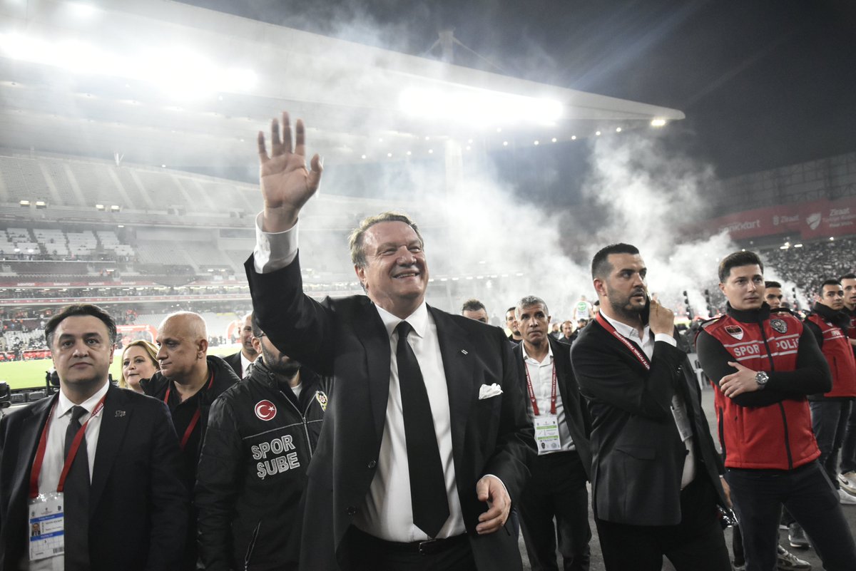 Besiktas's tweet photo. Başkanımız Hasan Arat: "Yarın Beşiktaşlı çocuklar okula mutlu gidecek." https://t.co/fuepMegu9d