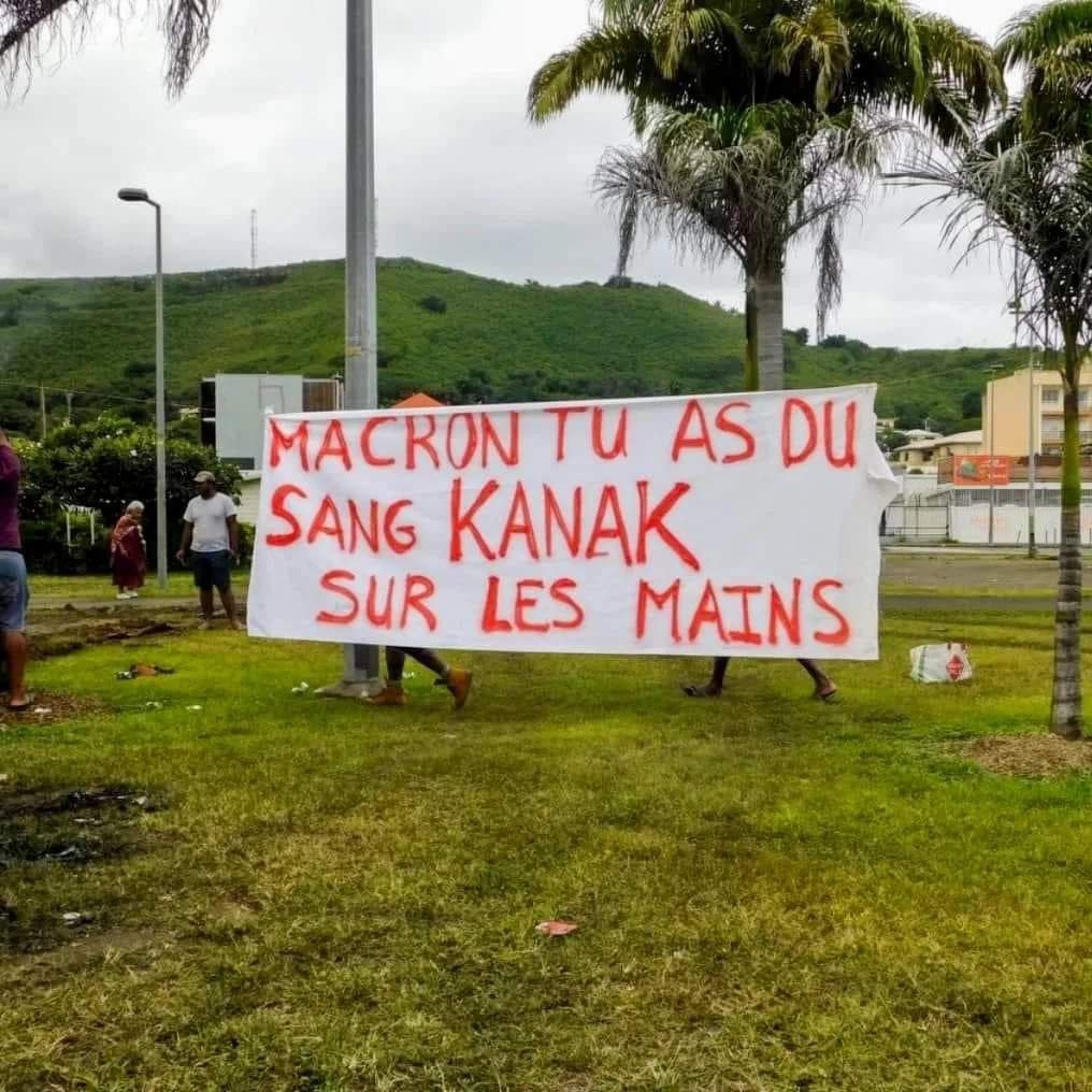 🇳🇨Message de bienvenue pour l'arrivée de Macron en Kanaky  😂😂😂