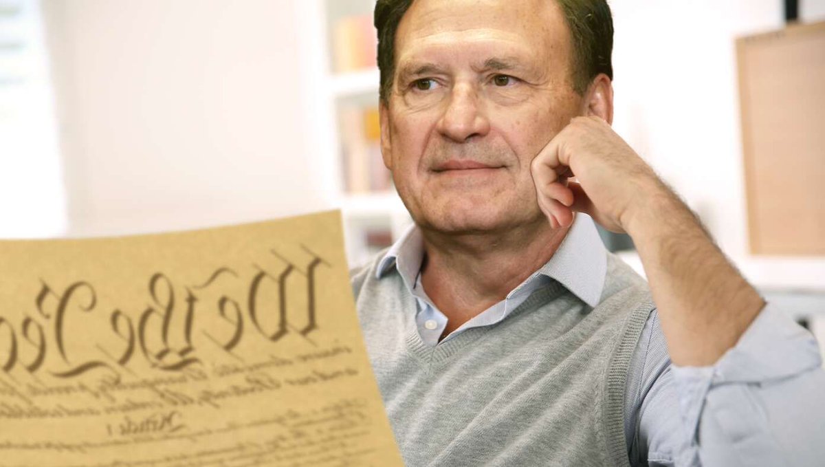 Democrats Release Damning Photo Of Justice Alito Reading The Constitution buff.ly/3yzY2jV