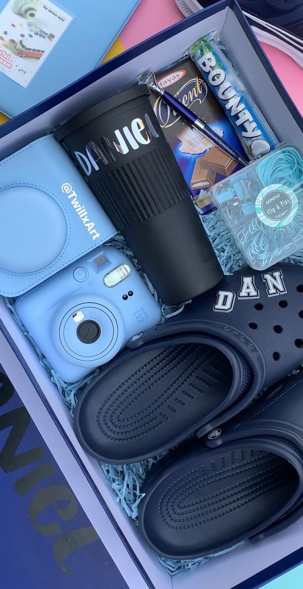 bloomworld__'s tweet photo. GIFT BOXES 😍 || What’s Your favourite slide https://t.co/oU6bi1rwro