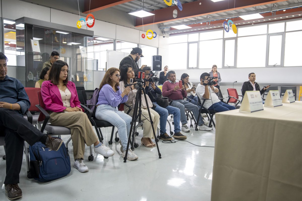 #SéParteDelPlan ♻️🌱 En el mes de la Biodiversidad, @UTPL organizó el conversatorio "Investigación Aplicada en Bioeconomía".🧮

🗣️Liderado por la Facultad de Ciencias Exactas y Naturales, subrayó la relevancia de la bioeconomía y la gestión sostenible de los recursos en Ecuador.