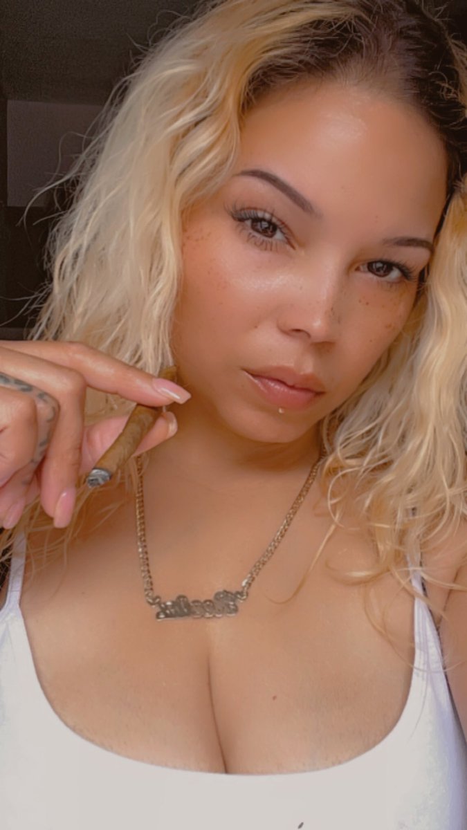 kushqueen215's tweet photo. High #stonerfam😮💨🥰
#stonerchicks
#Stonerbabes
#420girls
#cannabisindustry
#mmemberville
#kushqueen👸🏼🍃💨💋
#blessed
#PositiveVibesOnly ‼️
#ThursdayAfternoonVibez
#Thursday 💯🤟🏻🕷️
#Folllowme #followfofollow❤️
#Frecklebabe☺️ https://t.co/np7RdfwUcl