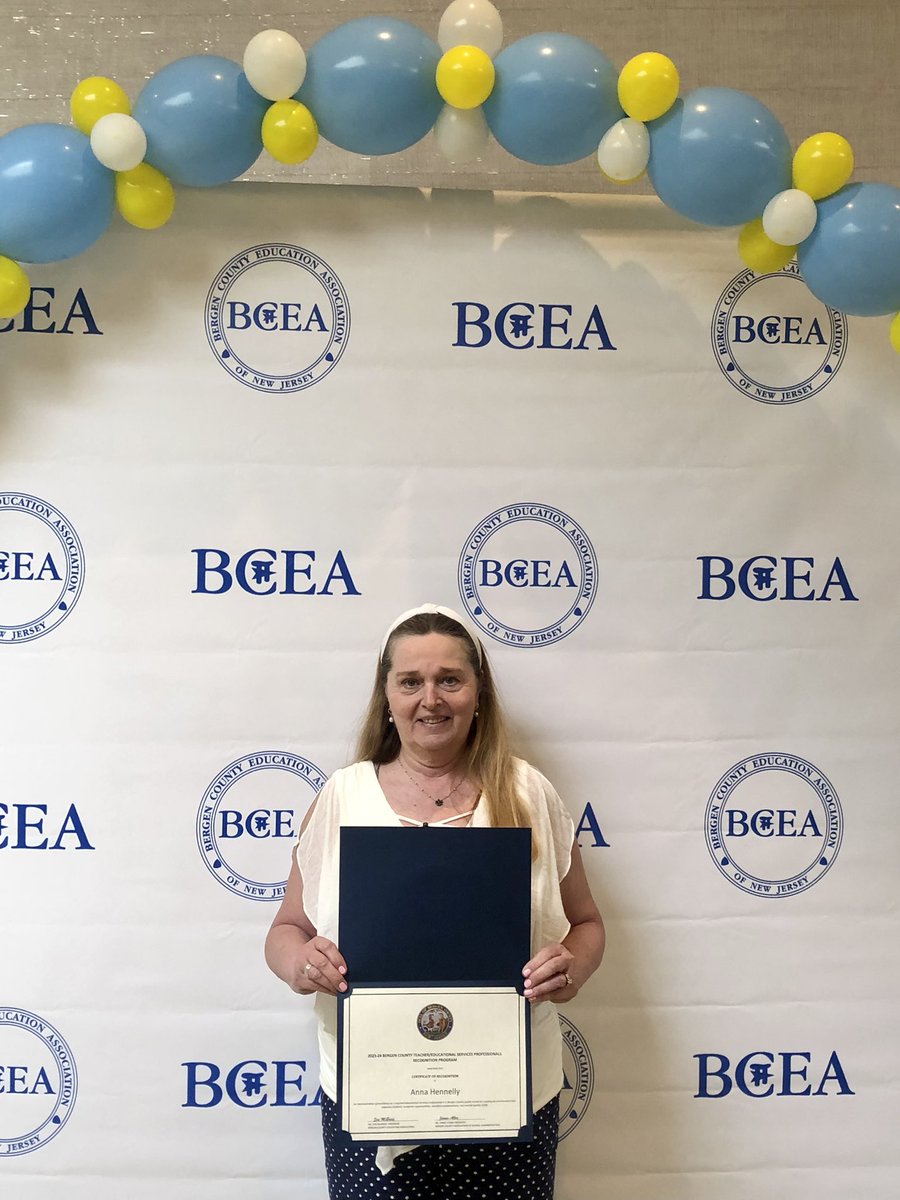 Congratulations to our Honiss School teacher of the year, Anna Hennelly who is being recognized today at the Bergen County Education Association. 
#Dumontdistrict
#Honisshawks
#Kindergartenteacher 
#BCEA
#BCASA