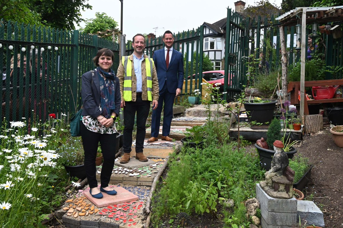 Friends AllyPallyStn tweet media