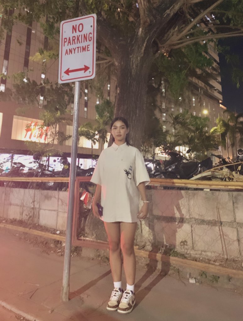 jentsukii's tweet photo. livin' that hood life 🙂‍↔️ https://t.co/6P6ghCzjrS