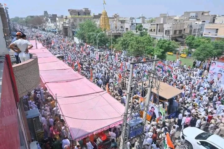 कांग्रेस महासचिव प्रियंका गांधी ने आज सिरसा में विशाल रोड शो किया। रोड शो में लोगो का हुजूम देखने को मिला।