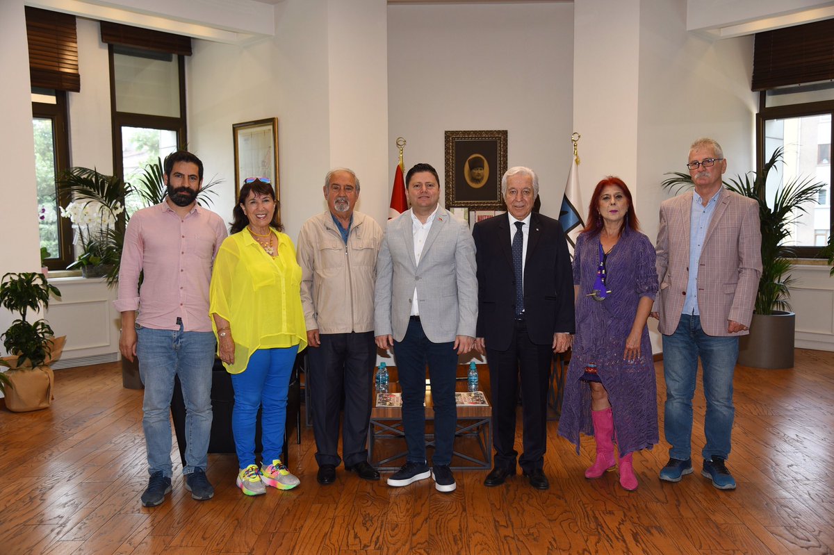 Belediyemizi ziyaret eden Haydarpaşa Dayanışması Üyelerine teşekkür ediyorum. Haydarpaşa Garı Kadıköy'ün ve ülkemizin en kıymetli kent miraslarından birisi; bu mirası korumak için tüm paydaşlarla birlikte üzerimize düşen sorumluluğun farkındayız.
