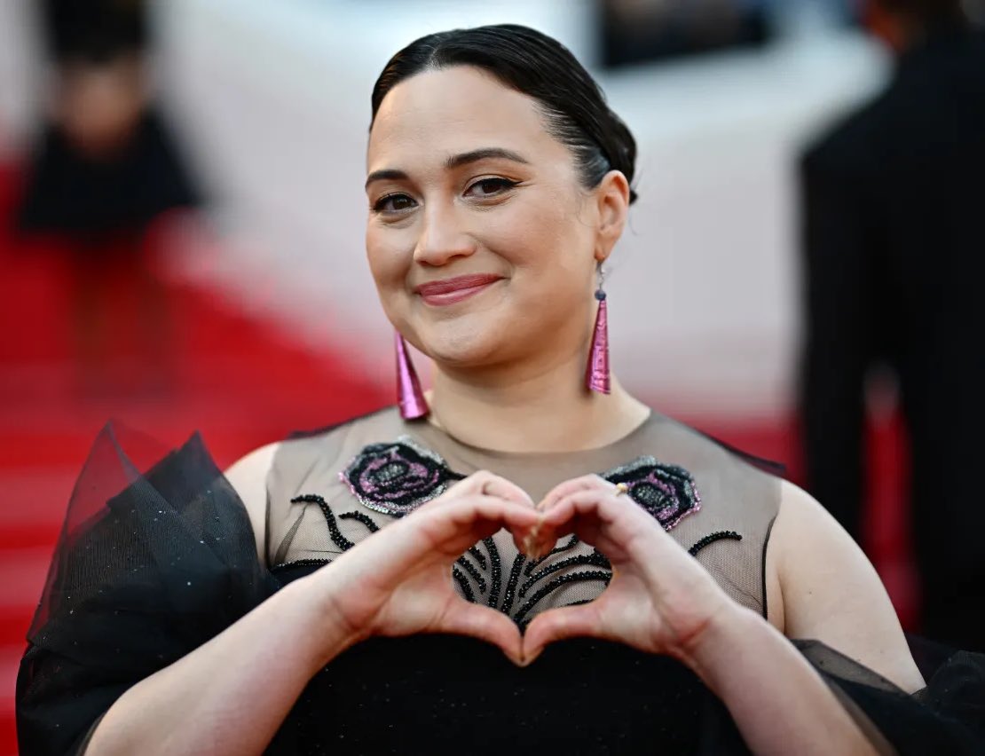 rakyhARTness's tweet image. Ma com è bella la mia stellina Lily stasera!?! Meravigliosa! 🫶🏼🩷✨️
#cannes2024 #LilyGladstone