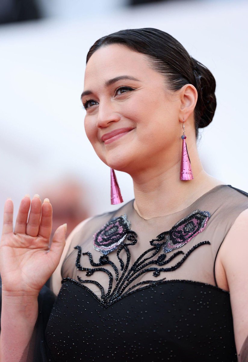 rakyhARTness's tweet image. Ma com è bella la mia stellina Lily stasera!?! Meravigliosa! 🫶🏼🩷✨️
#cannes2024 #LilyGladstone